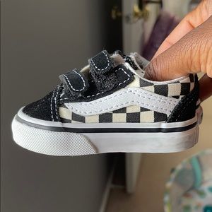 Low top checkered Vans
